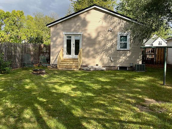 4th image of 510 4th St SE