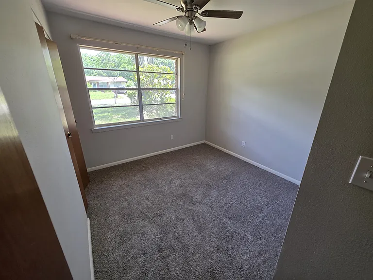 215 Newcastle Dr — Photo 12