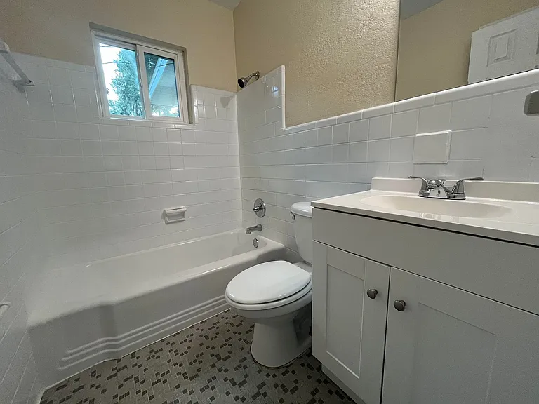 501 W Dixie St — Photo 14