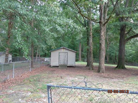 3rd image of 415 Meadow Ln