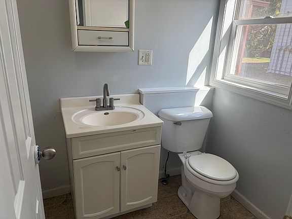 3rd image of 812 E Market St #1