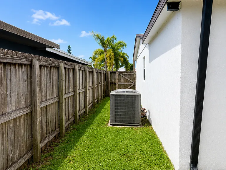 4249 SW 48th Ct — Photo 12