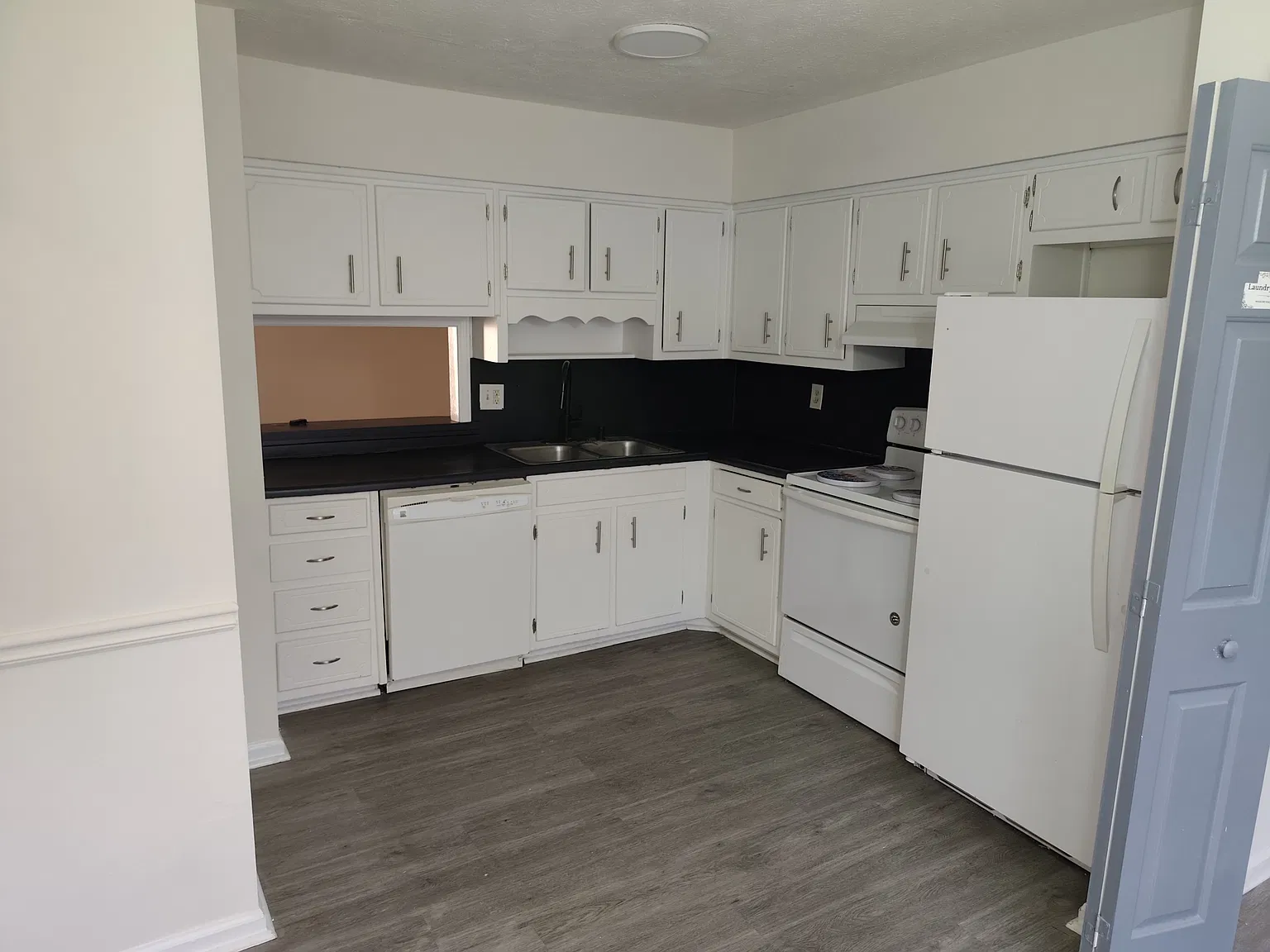 2 bed, 2.5 bath, 1200 sqft, $1,400 — Photo 3