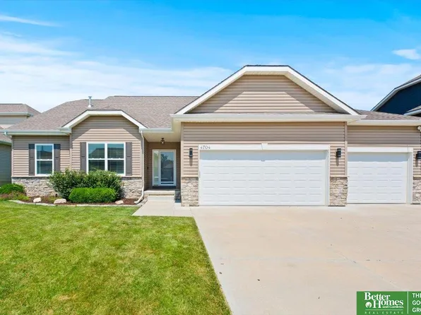 4704 Brook Cir, Cir, NE 68133