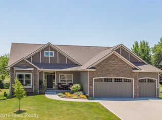 9024 Wooded Point Dr, Johnston, IA 50131