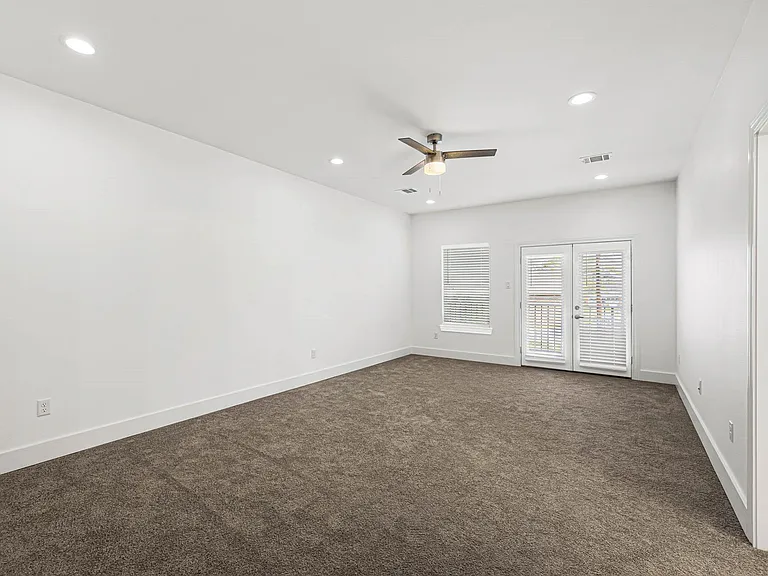 4512 Noble St — Photo 11