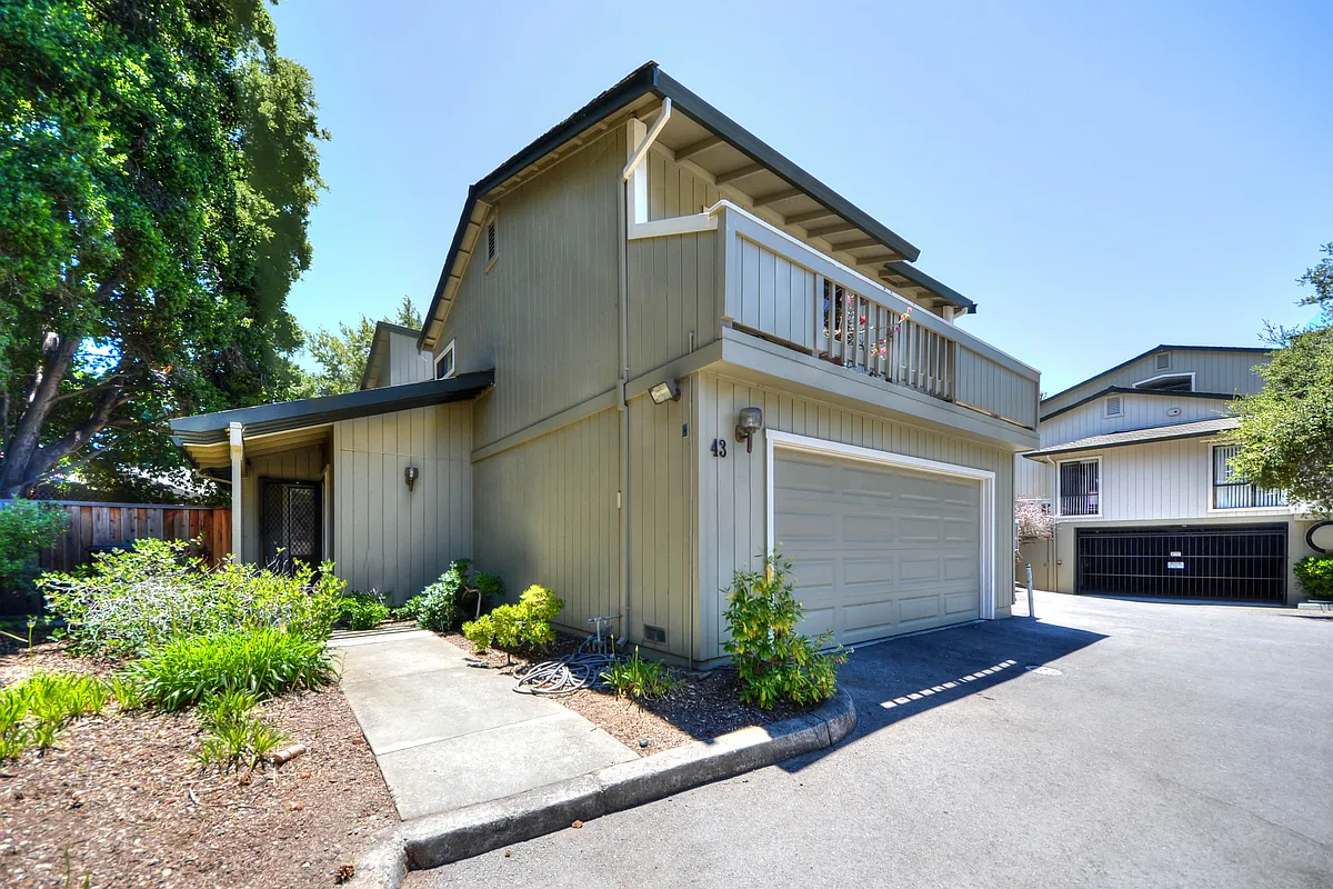 Building Photo - 217 Ada Ave #43