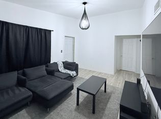 22 Miami Gardens Rd, Hollywood, FL 33023