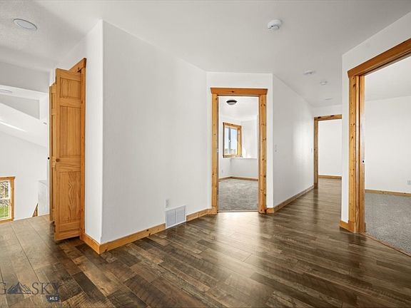 5th image of 1960 Coyote Ridge Rd N