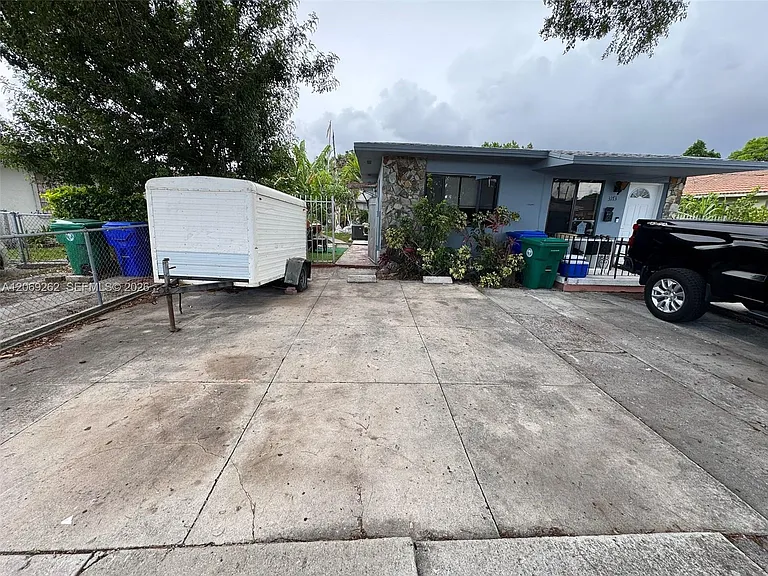 3171 SW 26th St #3 — Photo 5