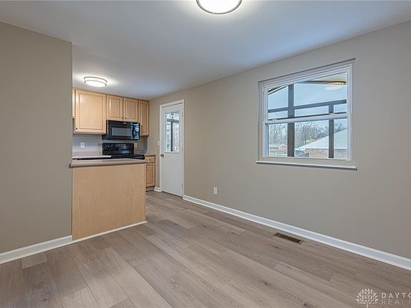 5th image of 10 Twincreek Ct
