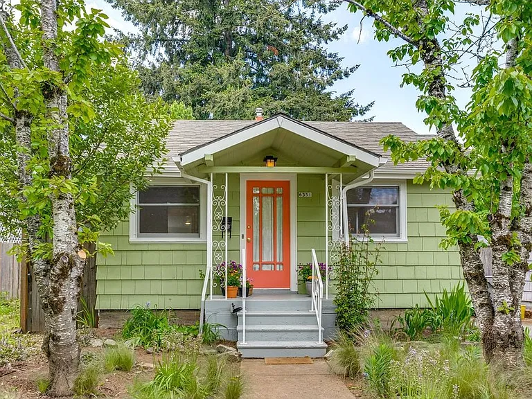 6351 NE 34th Ave — Photo 1