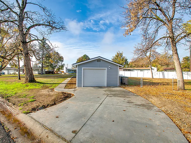 8000 W Dorian St — Photo 3
