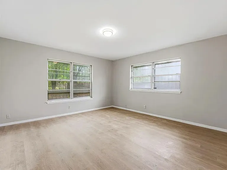 2735 Waleetka St — Photo 5