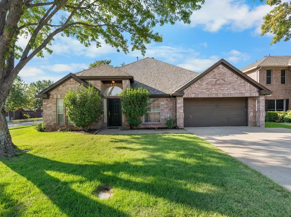 1718 Falcon Dr, Corinth, TX 76210
