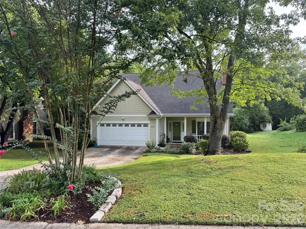 2112 Long Ridge Ln, Charlotte, NC 28214