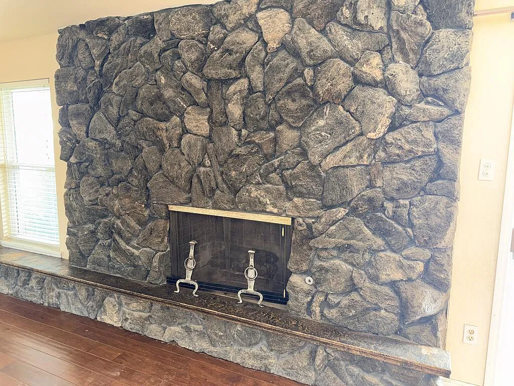 3 bed, 2.0 bath, 1705 sqft, $2,200 — Photo 4