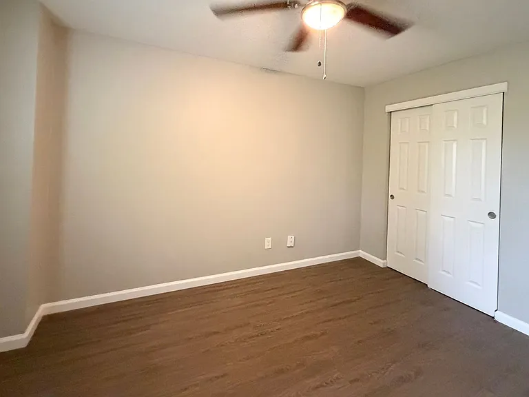 220 Oak Street — Photo 4
