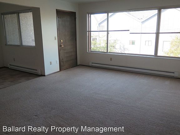 3rd image of 2037 Franklin Ave E APT 202