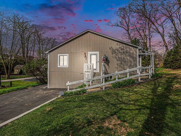 3836 Highcrest Dr, Brighton, MI 48116