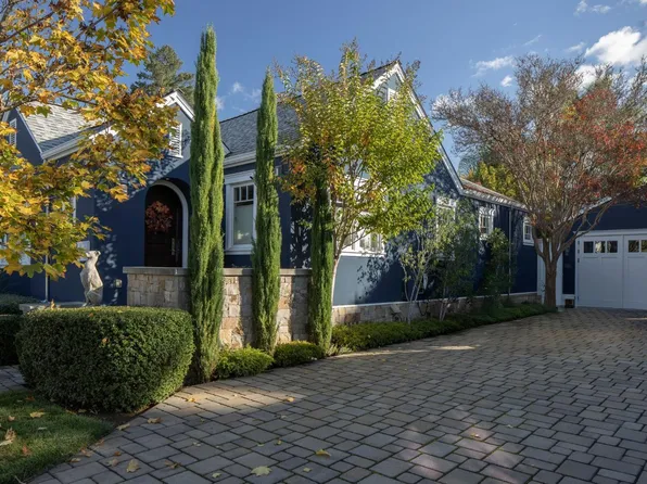330 Plaza Street, Healdsburg, CA 95448