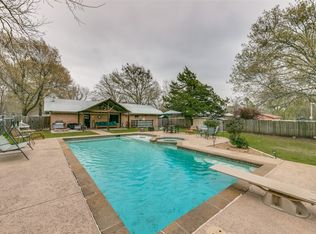 605 N Broad St, Saint Jo, TX 76265