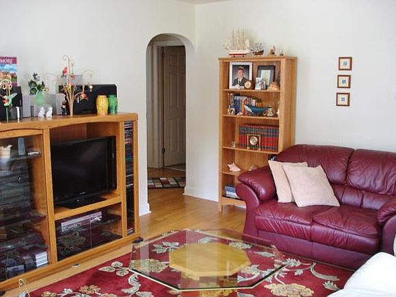 3rd image of 301 Marion St