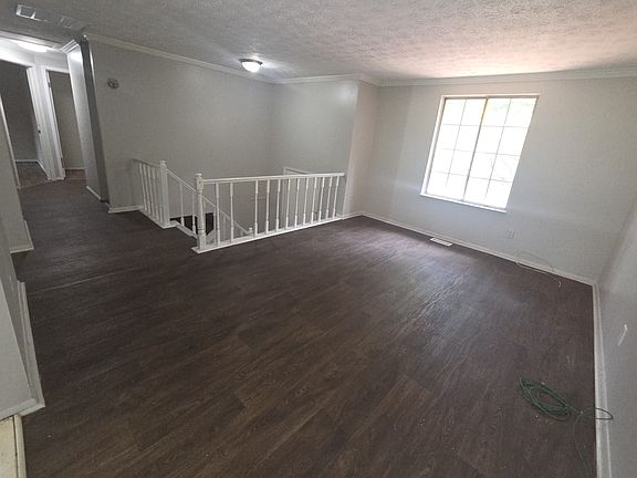 3rd image of 1398 Graves Rd