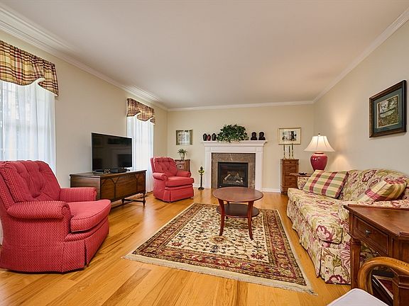 3rd image of 420 Hadley Rd