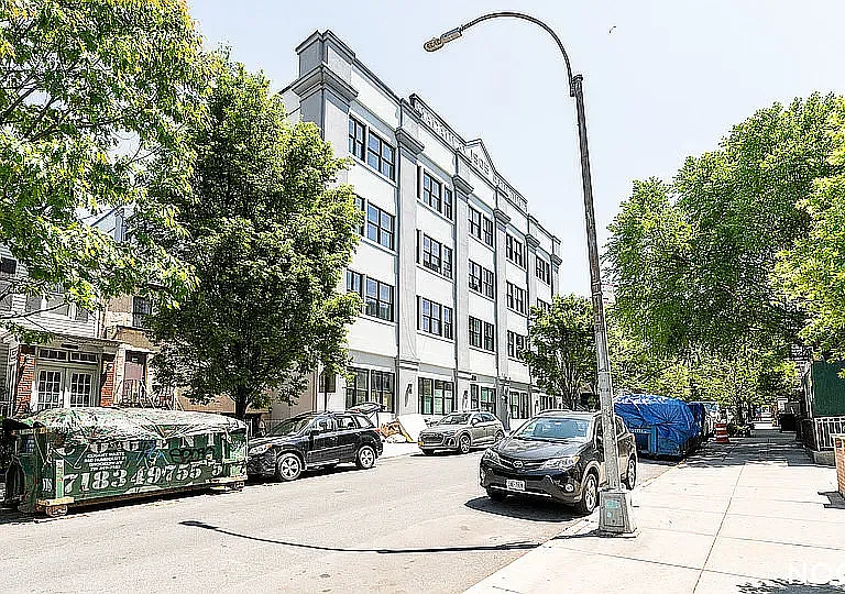 255 18th St #206 — Photo 26
