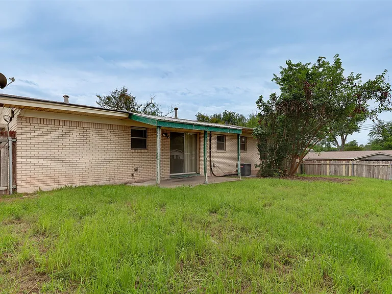 1800 Rhodes Rd — Photo 13