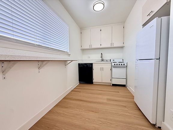 2nd image of 1239 Oak Grove Ave APT 306
