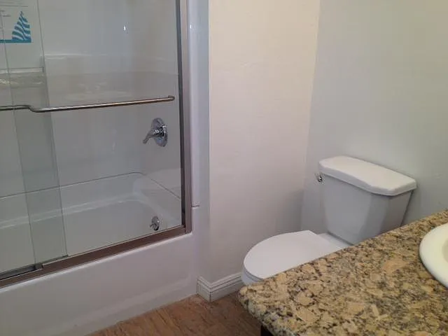 6 bed, 2610 sqft, $800 — Photo 3