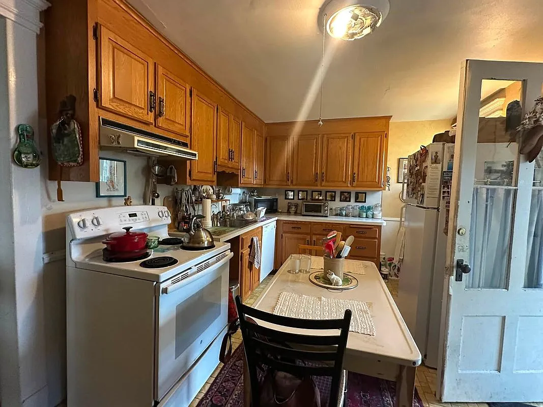 2 bed, 1.0 bath, 890 sqft, $2,100 — Photo 4