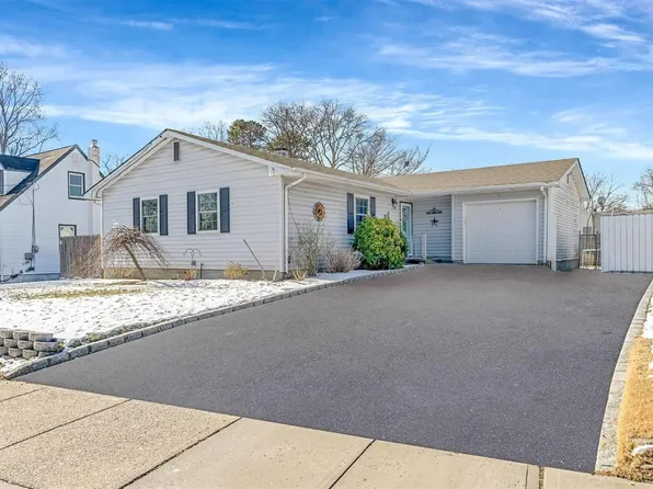 106 Patchogue Holbrook Road, Ronkonkoma, NY 11779