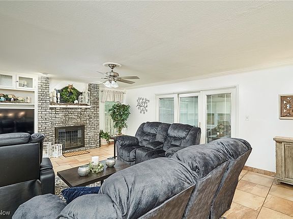 5th image of 8386 Hilltop Dr