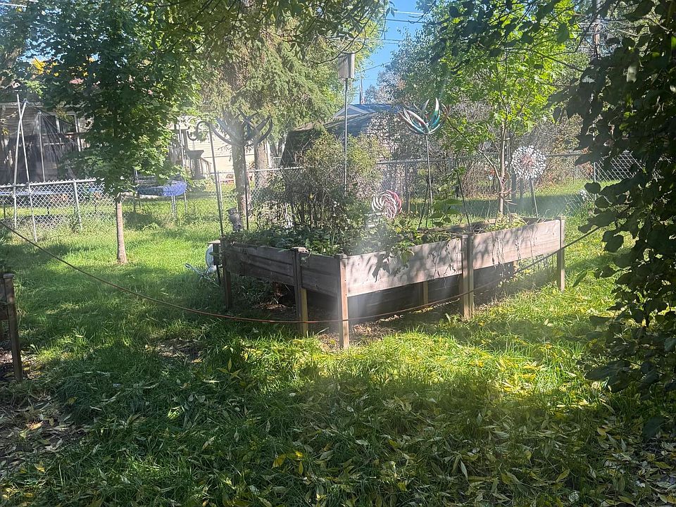 2nd image of 415 W Ash St