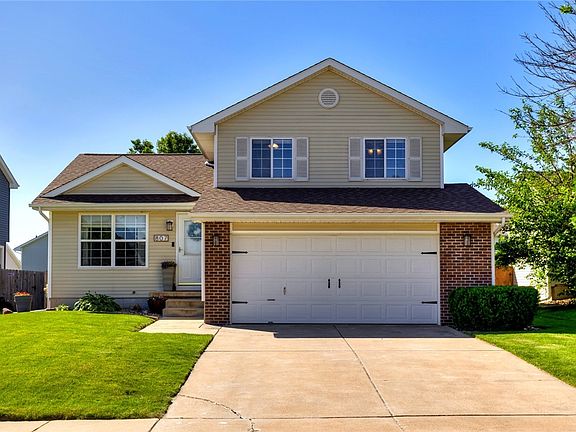 2nd image of 807 SE Chaparal Dr