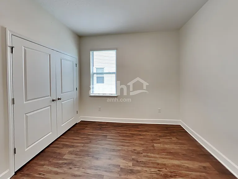 1126 Walden Pond Dr — Photo 16