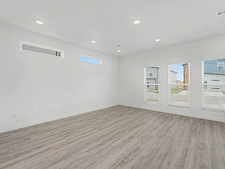 501 Solar St — Photo 3