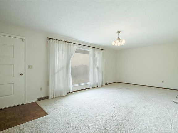 3rd image of 184 Forest Hills Dr