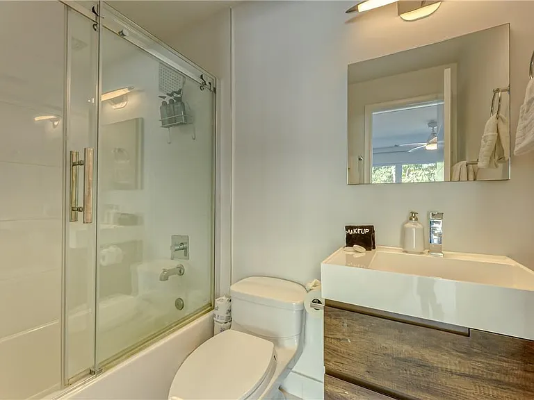 1800 SE Admirals Way — Photo 32