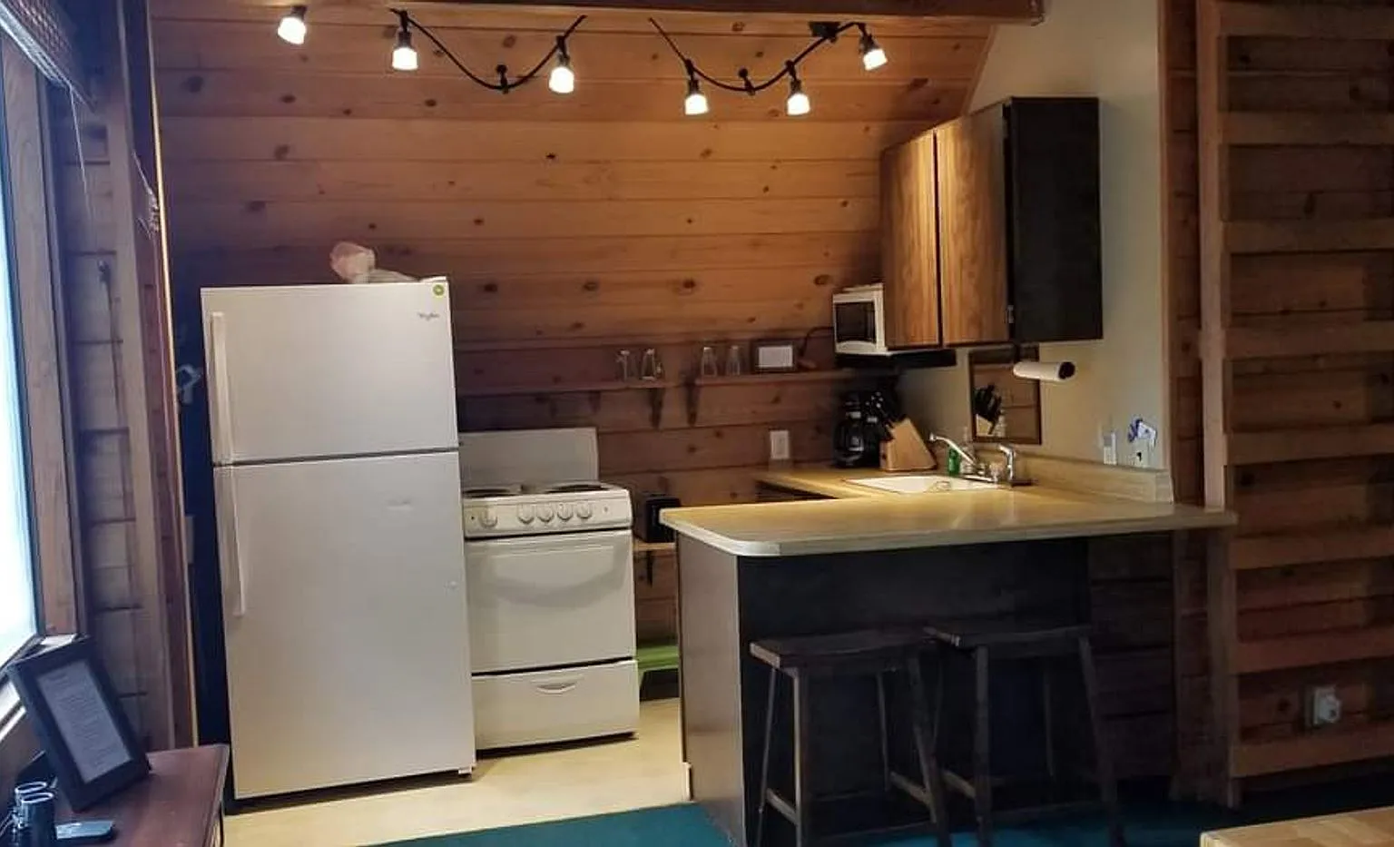 Furnished 2 bedroom with lake access-Avail Mid Sept. — Photo 3
