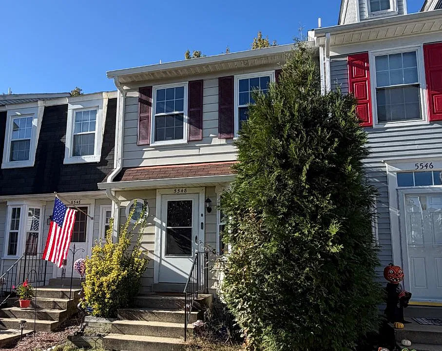 5548 Woodlawn Manor Ct