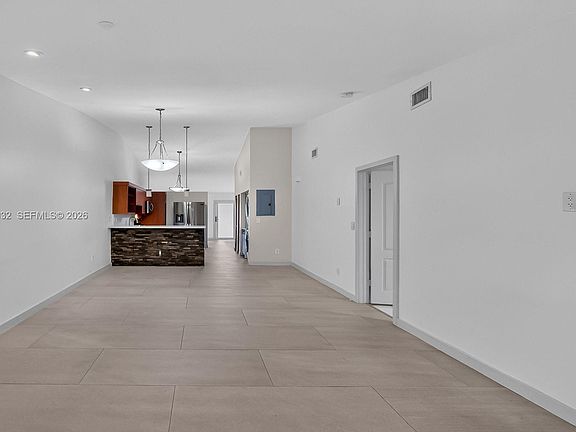 4th image of 2141 W 53rd St