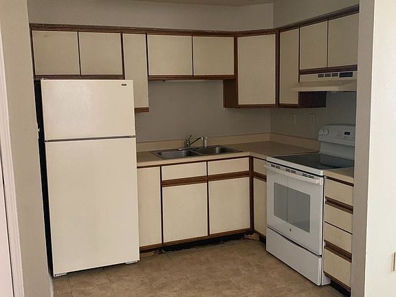 4th image of 3220 E 10th St APT 1