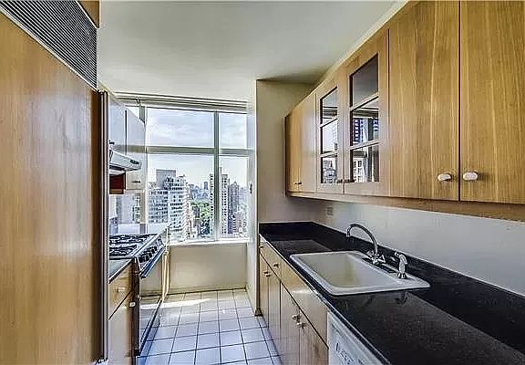 3rd image of 160 W 66th St APT 22D