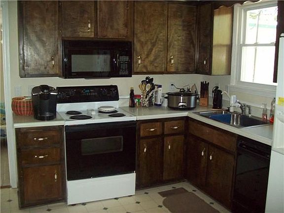 4th image of 1575 Cherry Tree Dr