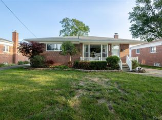 22520 Raymond Ct, Saint Clair Shores, MI 48082