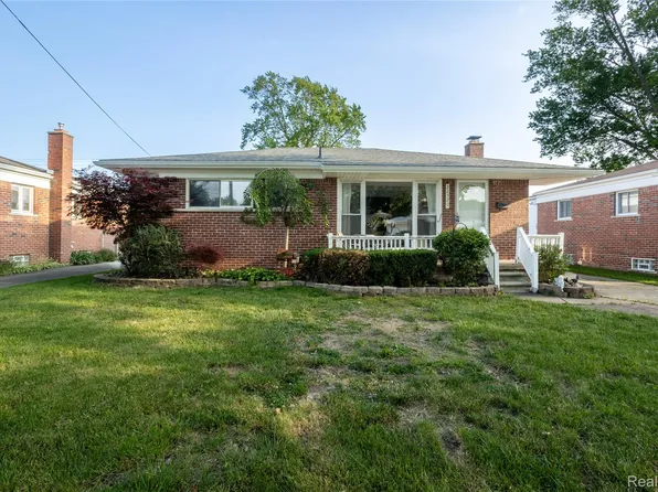 22520 Raymond Ct, Saint Clair Shores, MI 48082